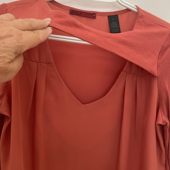 BKE Rust Color Mixed Fabric L/S Top. Oversized. Rayon - Picture 3 of 7